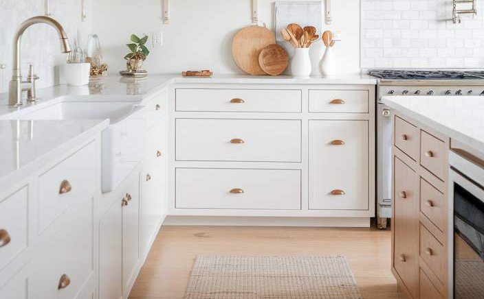 25 Stunning Modern Kitchens with Cherry Cabinets